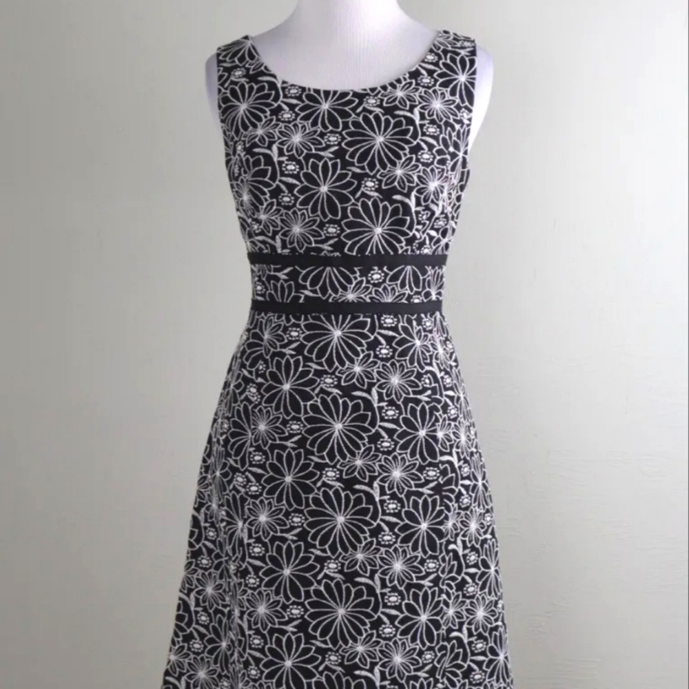 TALBOTS Black and White Embroidered Sleeveless Floral Dress - Size 12P